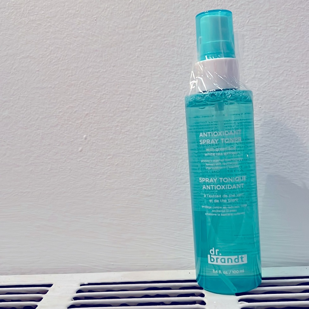 antioxidant spray toner to lift the spirits & raise the heart to the sky 🌞